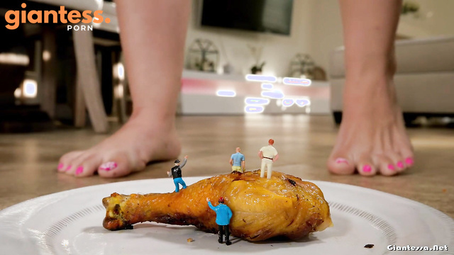 Katelyn Brooks - Carnivorous Goddess Eats Fresh Chicken Meat With Little People