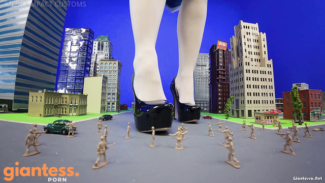 Media Impact Customs - Pawg Alice In Pleasureland: Sahrye Cosplay Giantess Smashing City