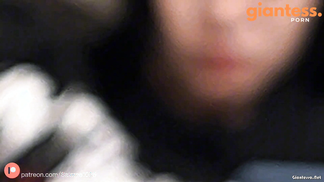 Salome Toes - Get Attention On Your Barefoot Goddess: She Playing Video Games With Stinky Feet