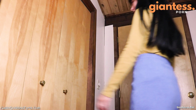 Gassy Goddess Farts - Alluring Daphney Sugar Rose Uses Her Weak Slave For Pleasure
