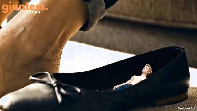 Royal Command: Giantess Countess And Passion Of Toes Worship By Tiny Fetishist