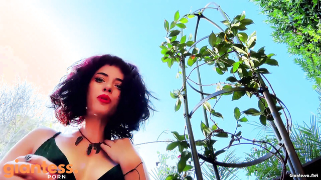 Enchantressbree - Giantess In Emerald Dress Grips Her Tiny Plaything For Close Up Play