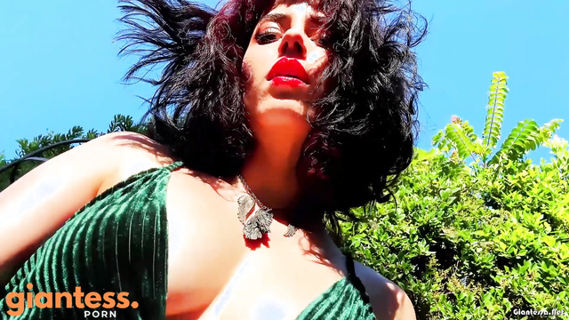 Enchantressbree - Giantess In Emerald Dress Grips Her Tiny Plaything For Close Up Play