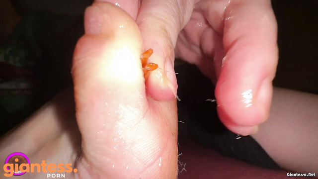 Cirilla Emporium - Slowly Smearing Gel With Tiny Man On The Beautiful Legs of a Giantess