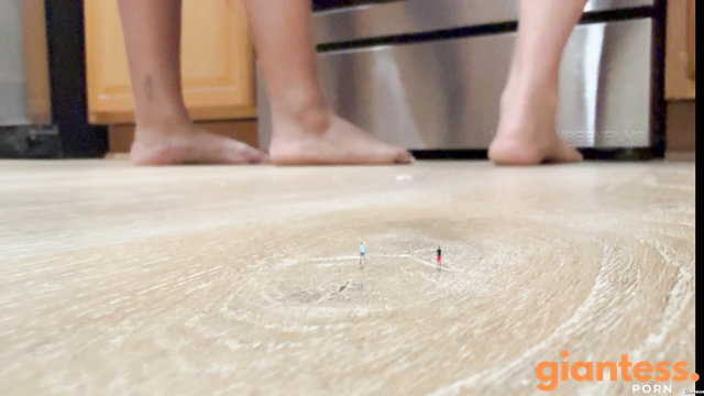 WorldUnseenFilms - Barefoot Hell In The Kitchen: Micro Men Scrambling To Stay Alive