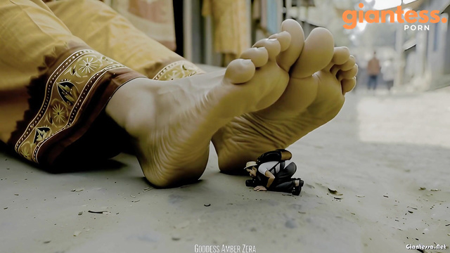 Goddess Amber Zera - Giantess And The Tourists Who Admire Her
