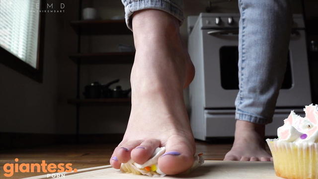 Nikemd - The Cupcake Crush: Giantess Babe Sunny’s Massive Squish Session