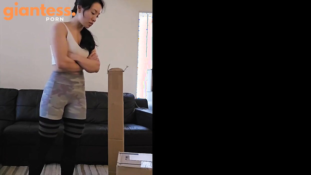 Forager's Giantess - City Deployment: Powerful Muscle Giantess Shows Her Strength