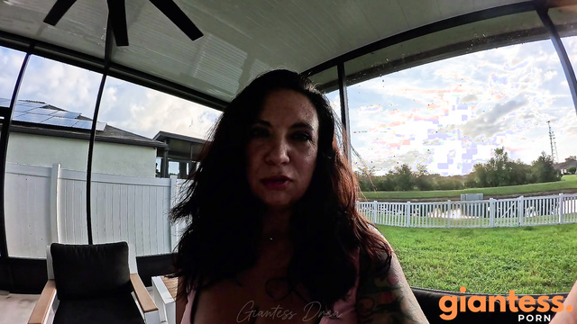 Your Favorite Giantess - Trying To Escape From Curvy Giantess Drea Xoxo Feet