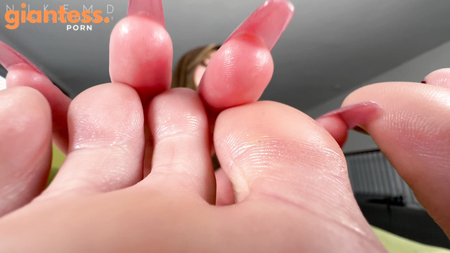 Nikemd - Gorgeous Beauty Kristina And The Tiny Masseuse: Close Up Soles Worship