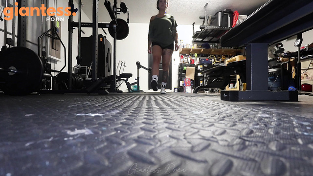 Your Favorite Giantess - Gym Giantess Drea Takes Total Control By Squatting On Helpless World