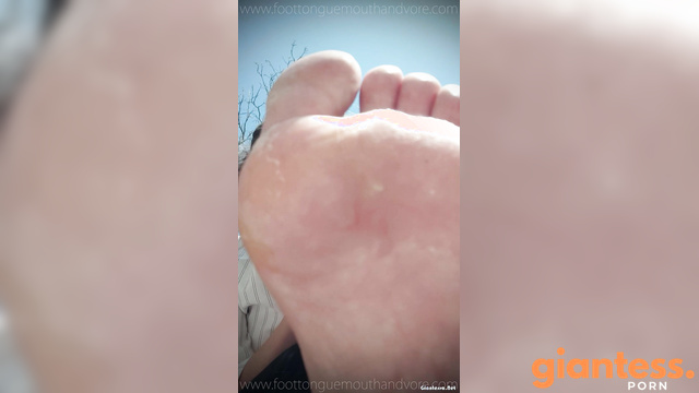 Foot Tongue Mouth and Vore - Horny Nora Humiliates Her Tiny Tinder Date With Her Sexy Feet Crushing