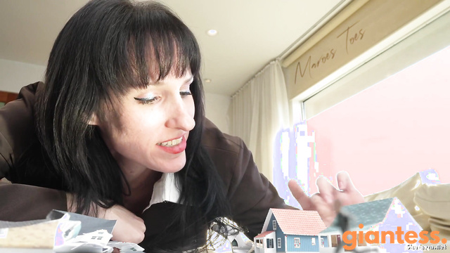Nikemd - Business Lady Brunette Maro Downsizing Citizens And Smashing Them By Sexy Soles
