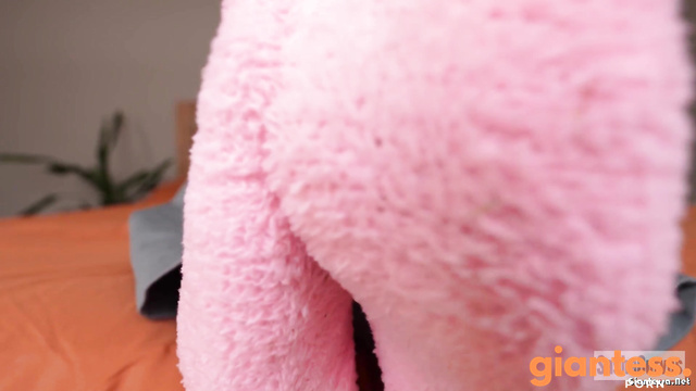 Sasha Curves - Stuck To Giantess Stepmom's Socks: I Don't Know Her Plans