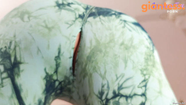 Loreena Fox - Glute Growth Right During The Training Session With Sexy Giantess MILF