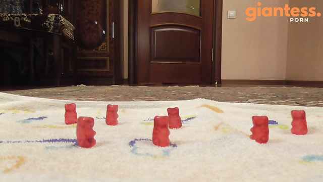 Anna Sky – Giantess Masturbates And Eats Bears