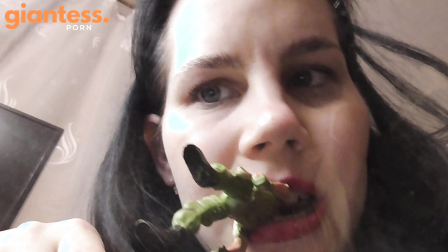 Anna Sky – Giant Woman Wants Eat Little Man