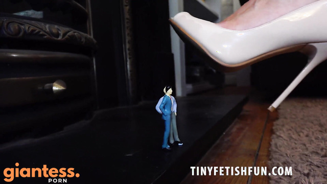 Tinyfetishfun – Giantess Is In Charge As She Towers Over The Collection Of Tiny