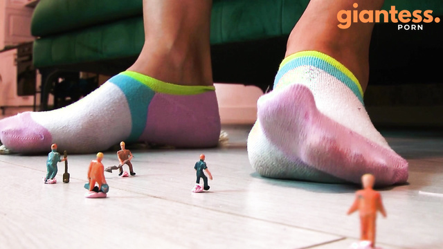 Goddess Celine – Unaware Giantess