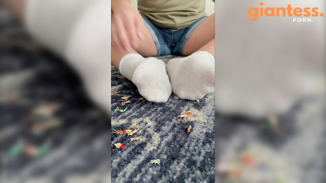 Serena Soles – Giantess Crushes Invading Tinies