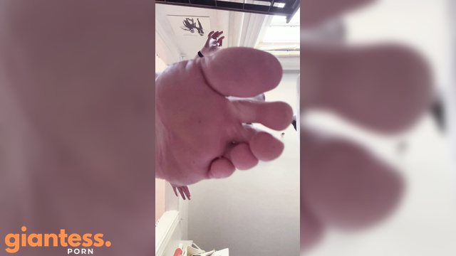 VioletWinter666 – Goth Giantess Makes You Kiss Her Feet