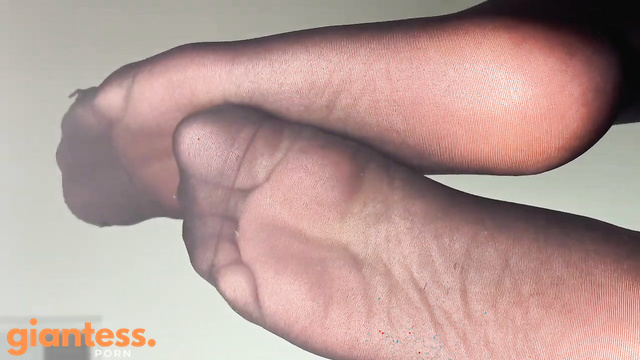 Pink Foxx – Giantess Nylon Part 1