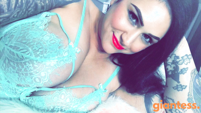 Goddess Kawaii – My Belly Button Is Growing