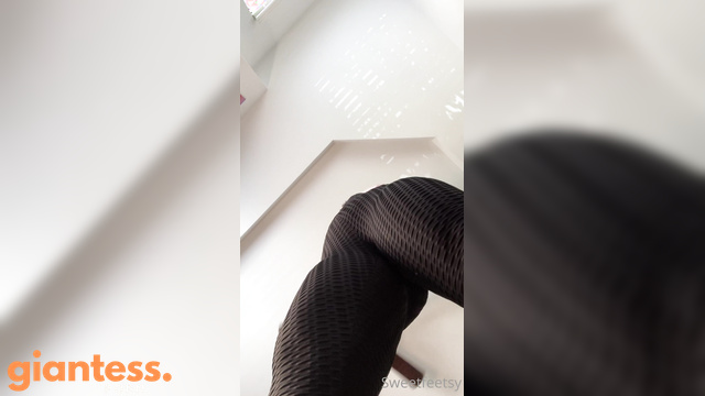 Sweetfeetsy – Girl Shows Her Ass