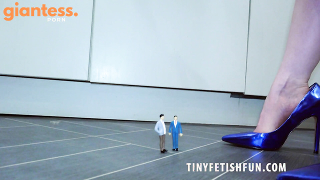 Tinyfetishfun – Giantess Crushes Little People With Blue Shoes