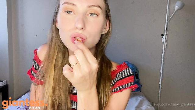 Nelly Giantess – I Like To Swallow Gummy Bears And Pretend They Are Tiny People
