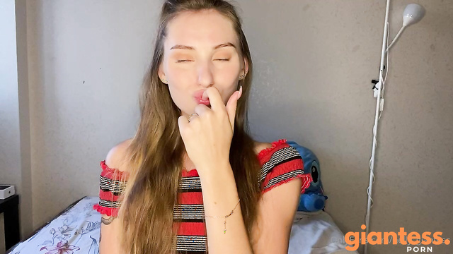 Nelly Giantess – I Like To Swallow Gummy Bears And Pretend They Are Tiny People
