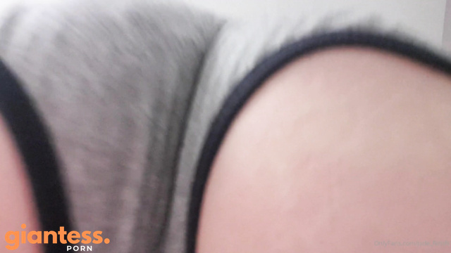 Truemistressjade – What Would You Choose Crushed By Foot Or By Ass