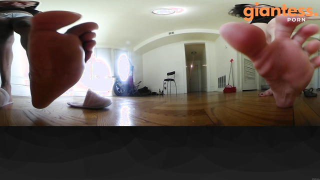 Queenveinyfeet – Oh Crap I Find A Tiny Man In The House After A Night Of Drinks