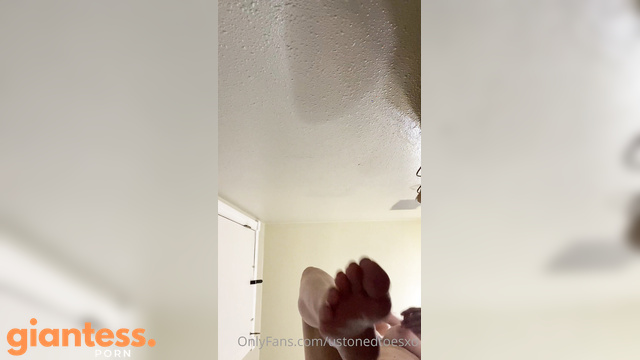Ashleylottsxo – Giantess Found A Tiny In Her Shower And Decided To Let Him Wat