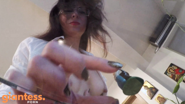 Julia Jordan – Giantess Teacher Lesson
