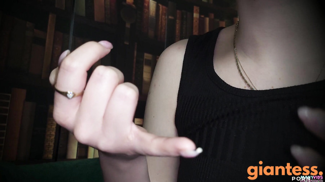 Wet Adrianna – Giantess Tries to Save Her Tiny Boss