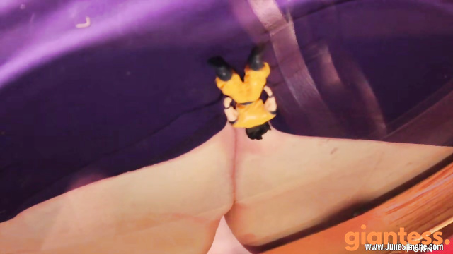 Julie Simone – Giantess Ass Crush