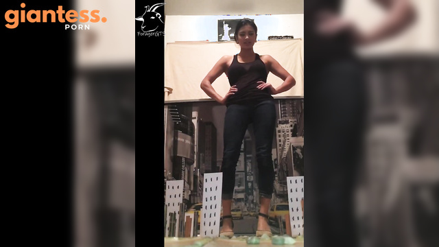 Giantess Nira Crush