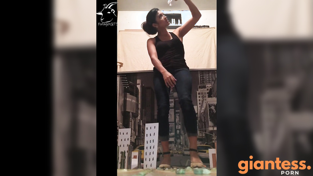 Giantess Nira Crush