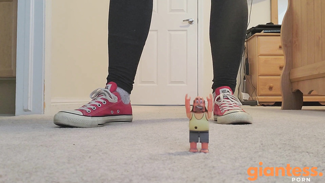 AlleriaMystic – Giantess In Converse Torments Tiny Man
