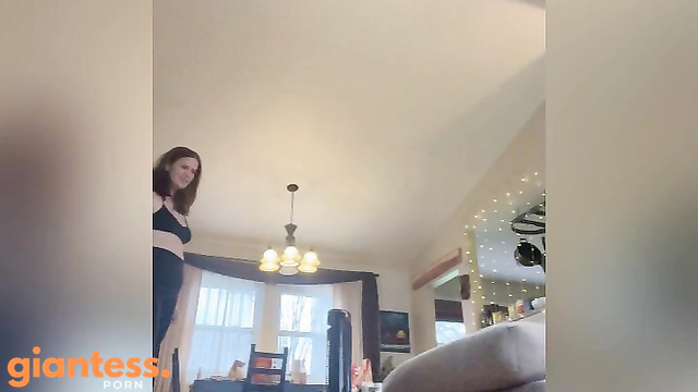 Maggierosexo – Giantess Playing With My Tiny Man
