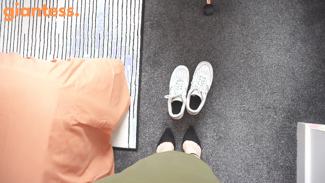 Sasha Curves – Tinies Test The Patience Of Their Giantess
