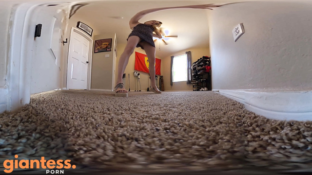 Shrink U Down - Giantess Adlee Ray corners you
