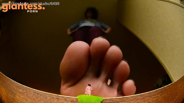 Amateur Soles Giantess And Footjobs - Fiery Red Head Ha Tasks For Her New Puny Maid