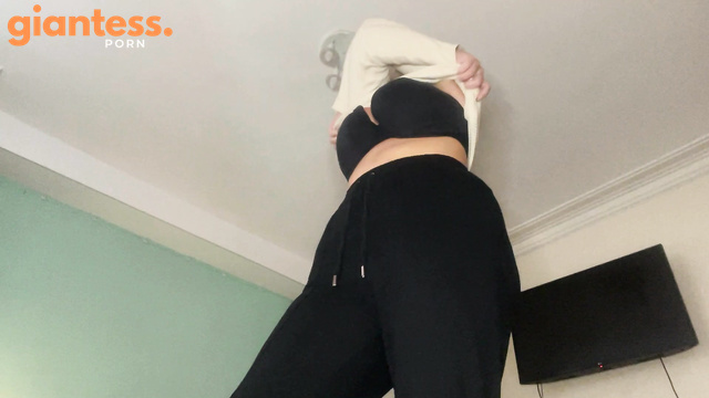 Sasha Curves – Giantess Swallows You Whole