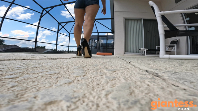 Worldunseenfilms – Stilletoo Giantess