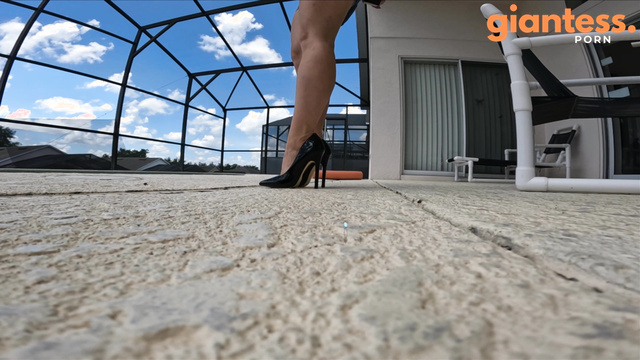 Worldunseenfilms – Stilletoo Giantess
