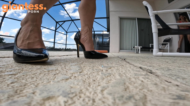 Worldunseenfilms – Stilletoo Giantess