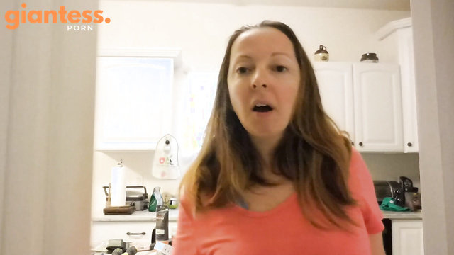 Giantess Melanie Shrinking