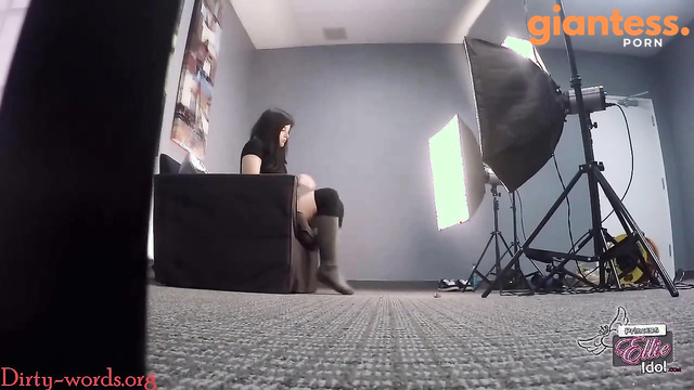 Princess Ellie Idol - Spying on a Filming Giantess
